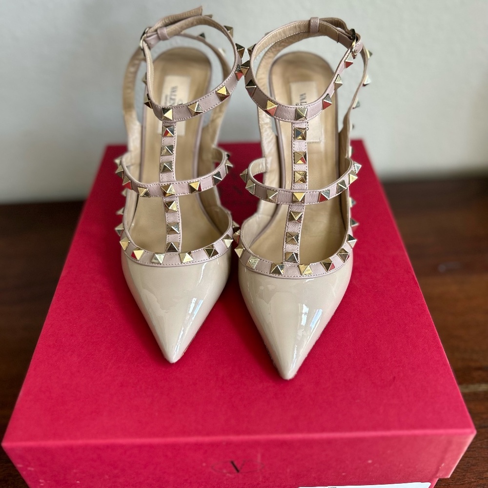 Valentino Garavani Rockstud Patent Caged Pump